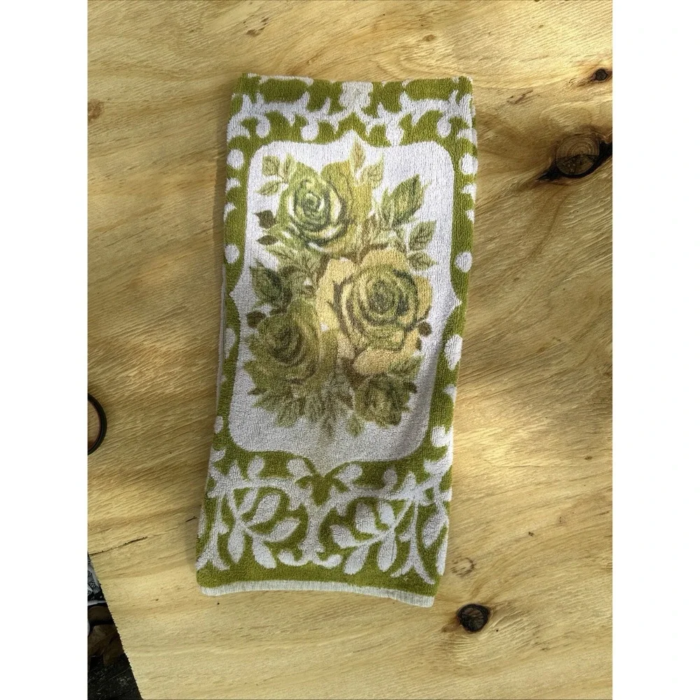 Vtg 70s Avocado Green Floral Damask Bath Towel 21x42 Cotton Terry MCM Retro